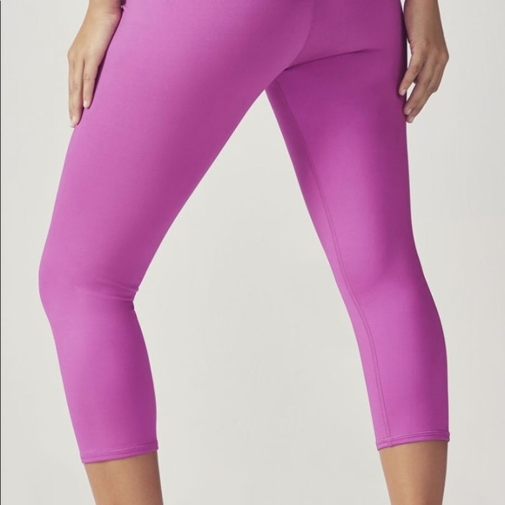 Fabletics Capri Leggings purple/pink Size Large